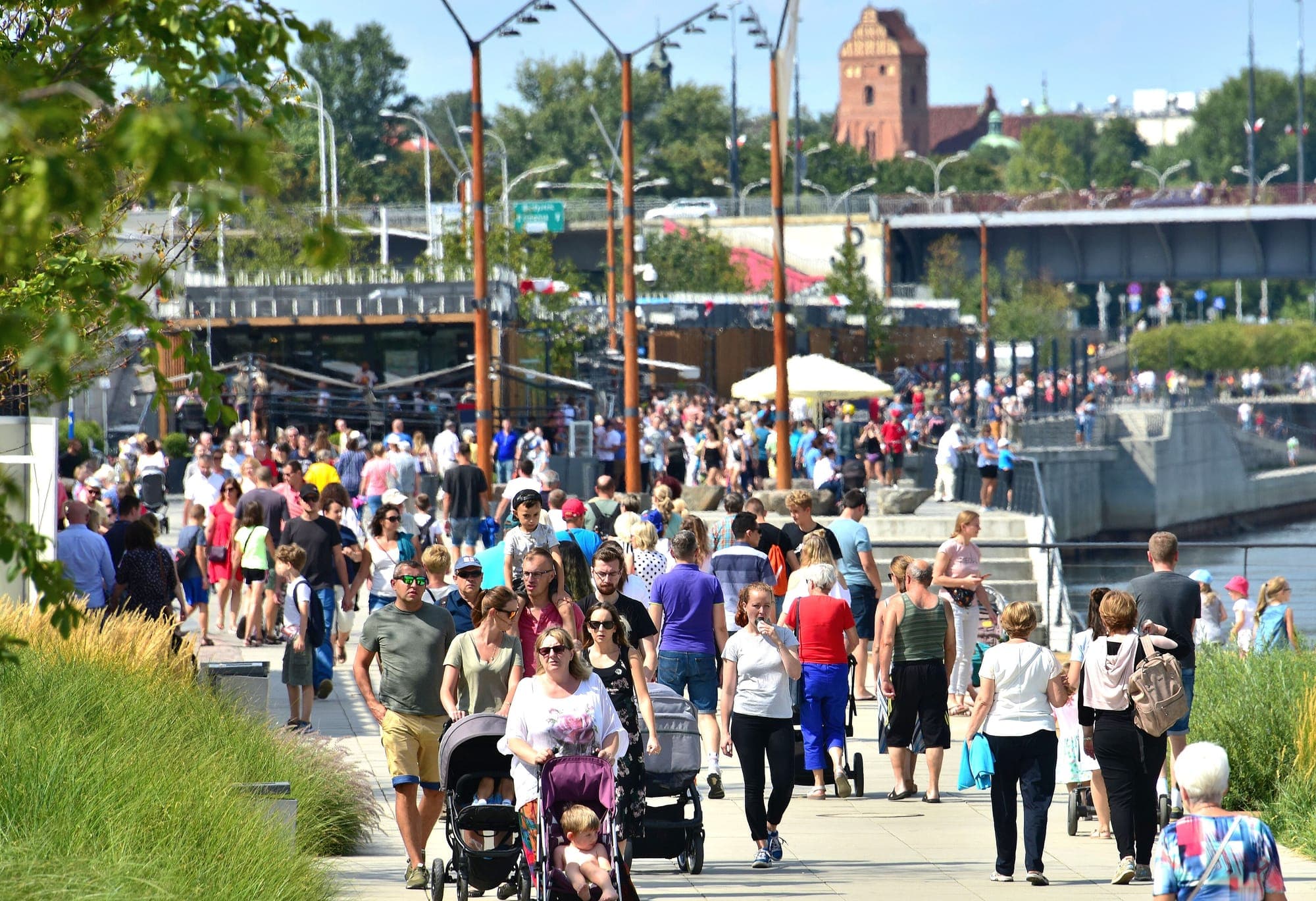 Crowds of people out on the Vistula boulevards in Warsaw on a summer day